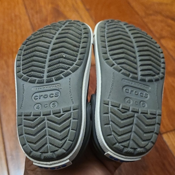 Crocs in toddler size 4/5 - Picture 5 of 6